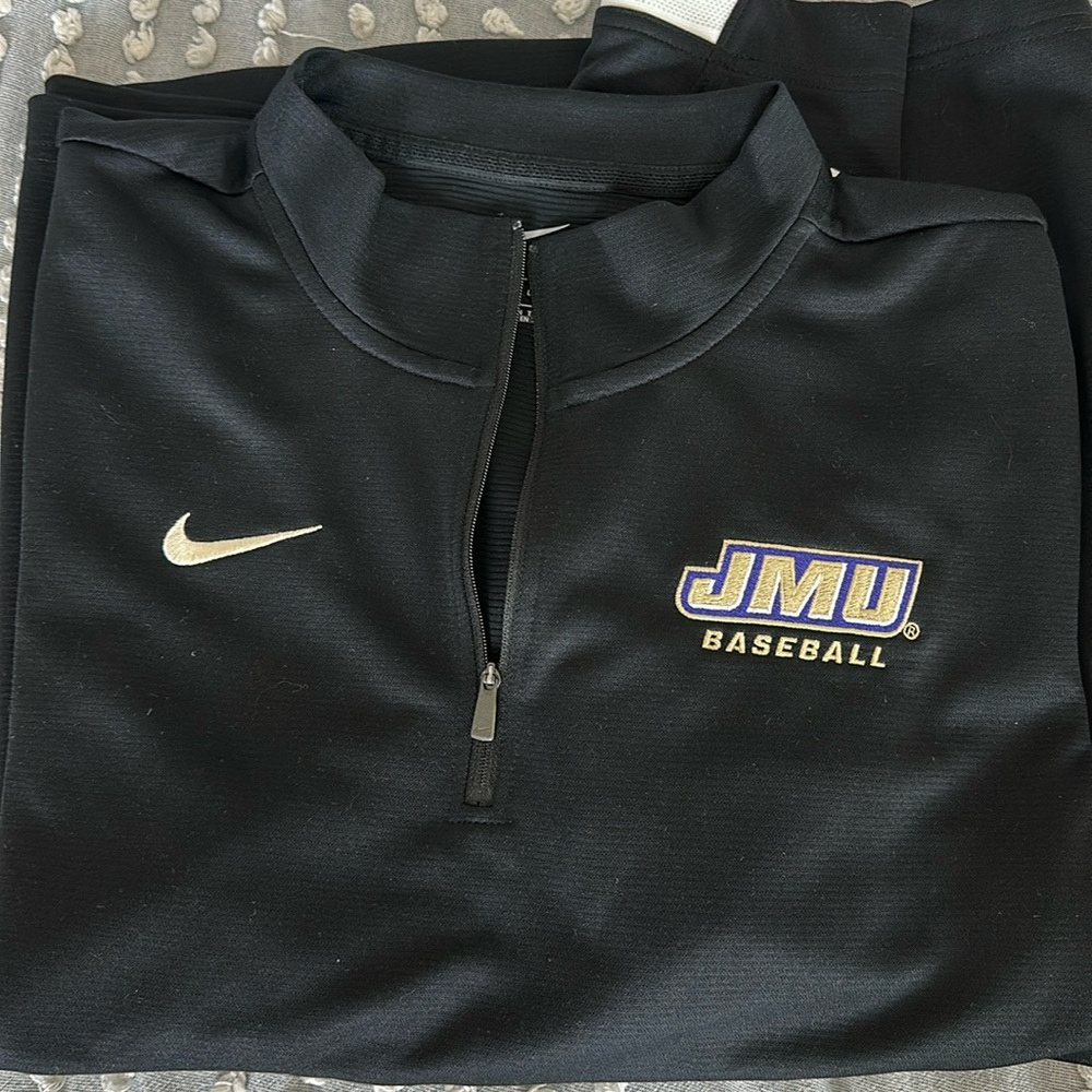NIKE- DRI-FIT (Never Worn)
JMU Baseball 1/4 Zip Pull Over
